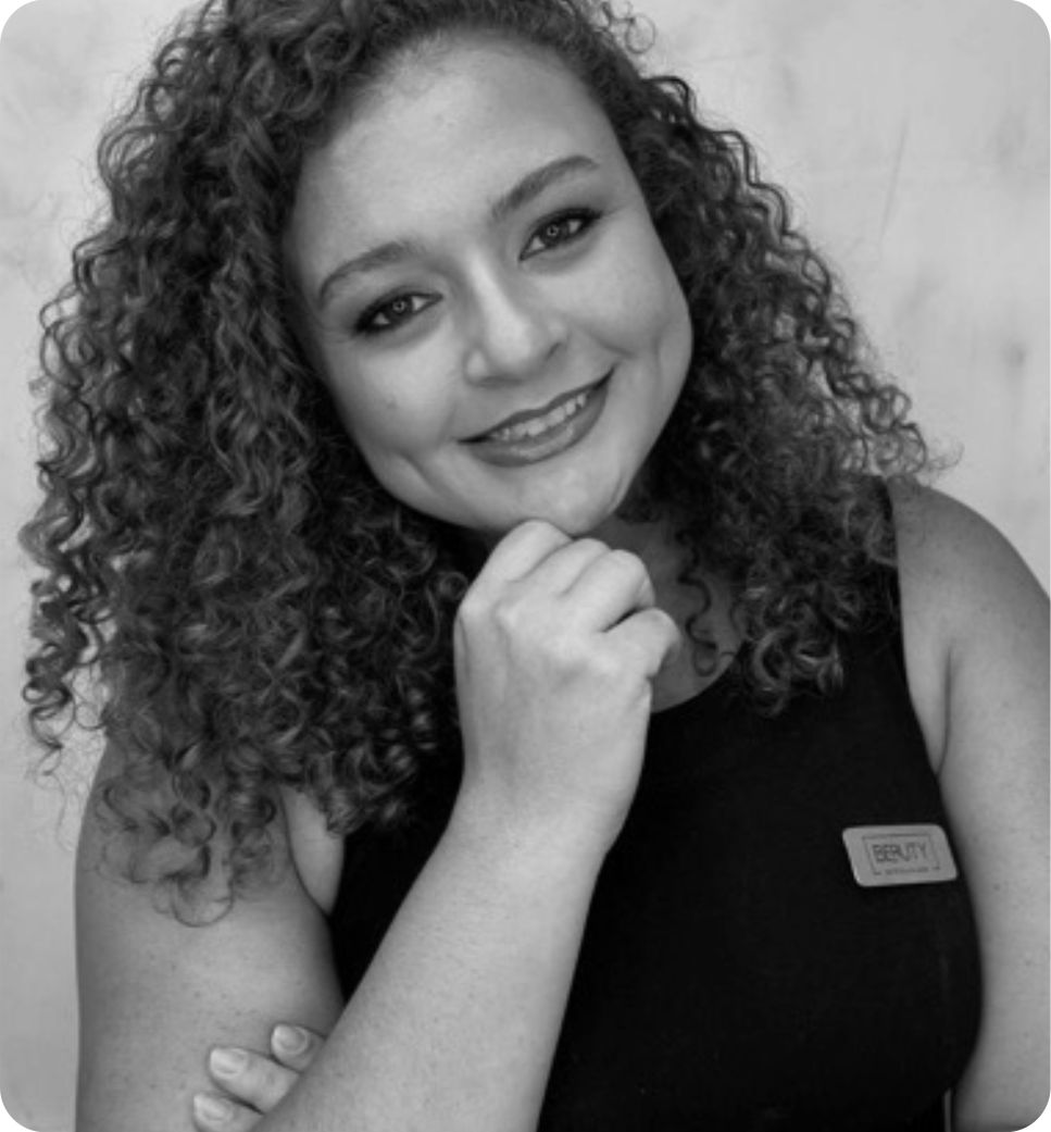 Andressa – Designer de Sobrancelhas e Maquiadora